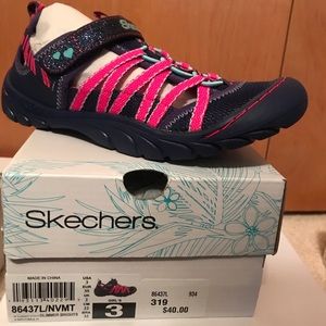 Girls Sketchers shoes